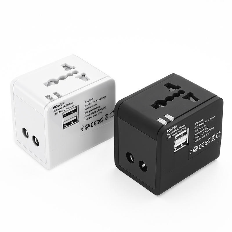 Universaali matkasovitin kahdella USB-portilla